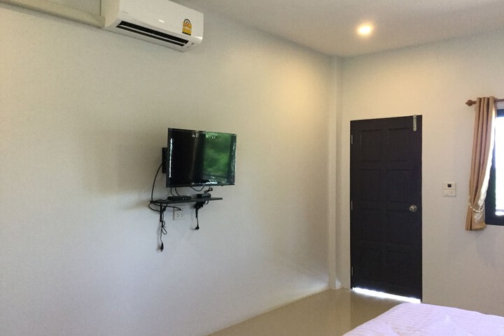 Room 4 of 7