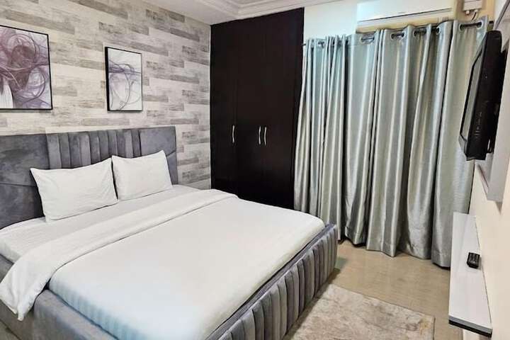 Room 9 of 62