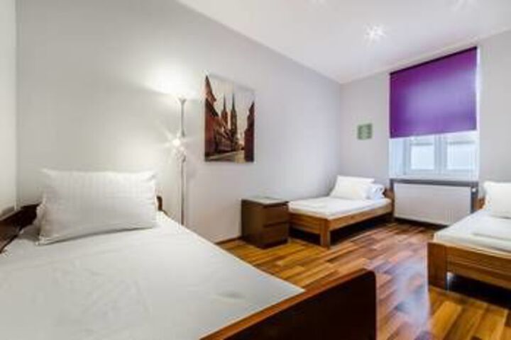 Room 8 of 16