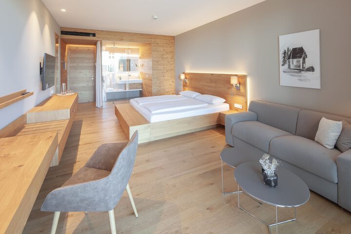 Room 4 of 74