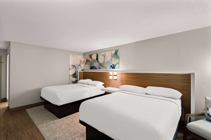 2 Queen Beds (5 of 13)