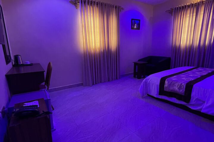 Room 12 of 20