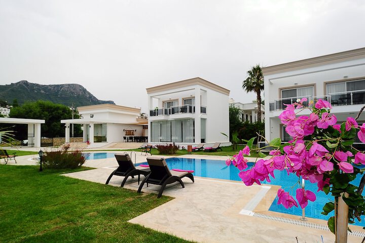 Pools & Facilities