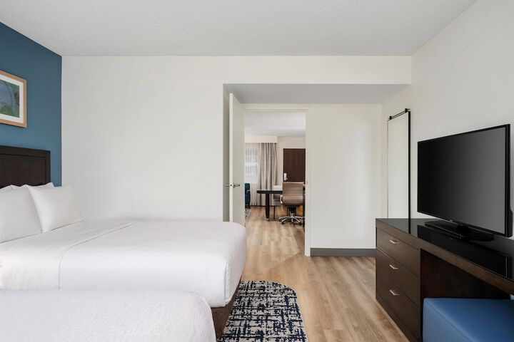Room 34 of 107