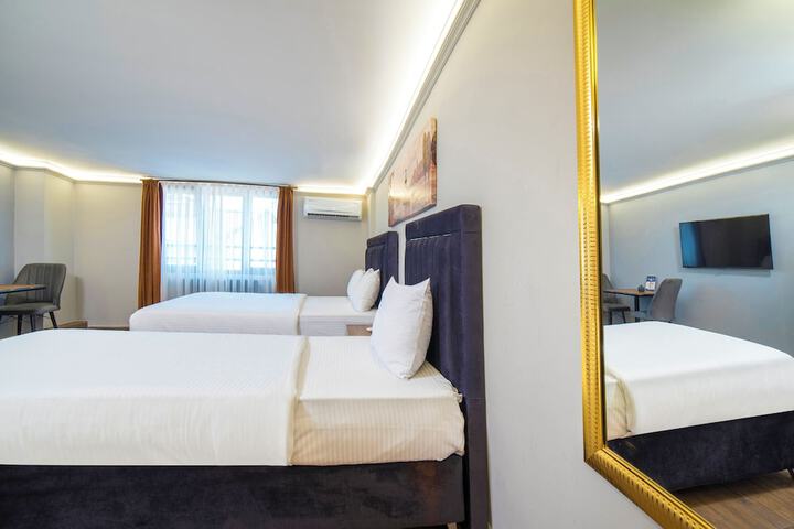 Room 32 of 106