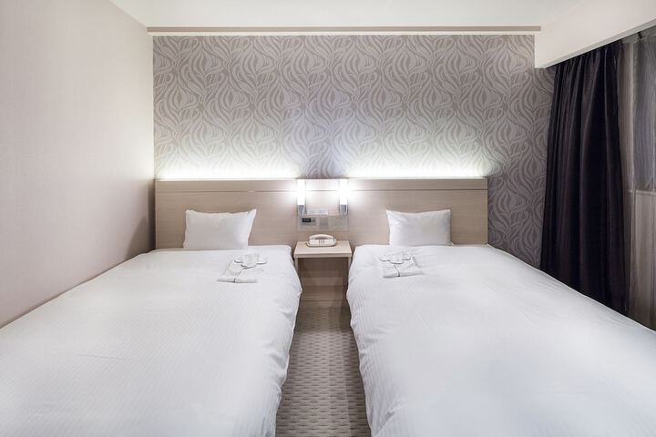 Room 3 of 20