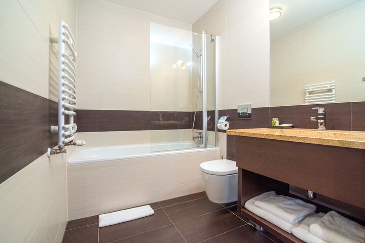 Room 4 of 67