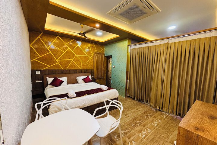 Room 12 of 27