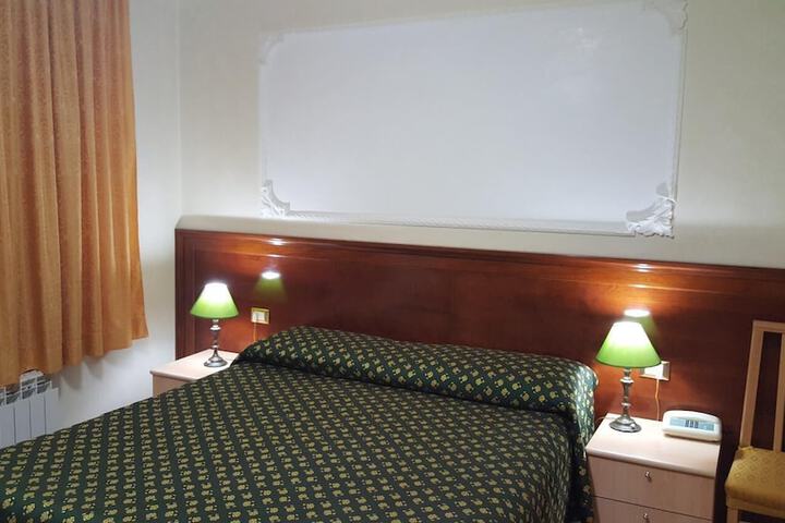Room 11 of 37
