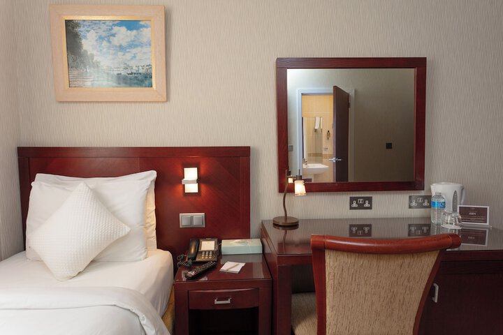 Room 27 of 79