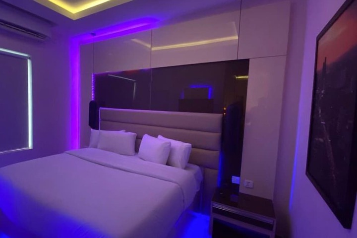 Room 5 of 17
