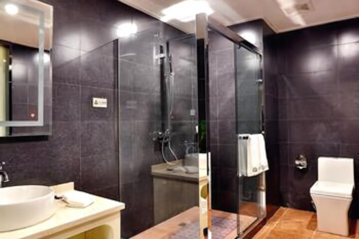Room 3 of 7