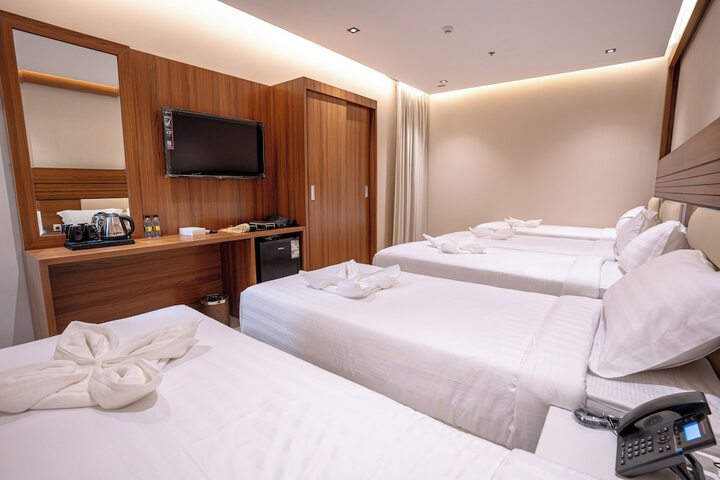 Room 33 of 61