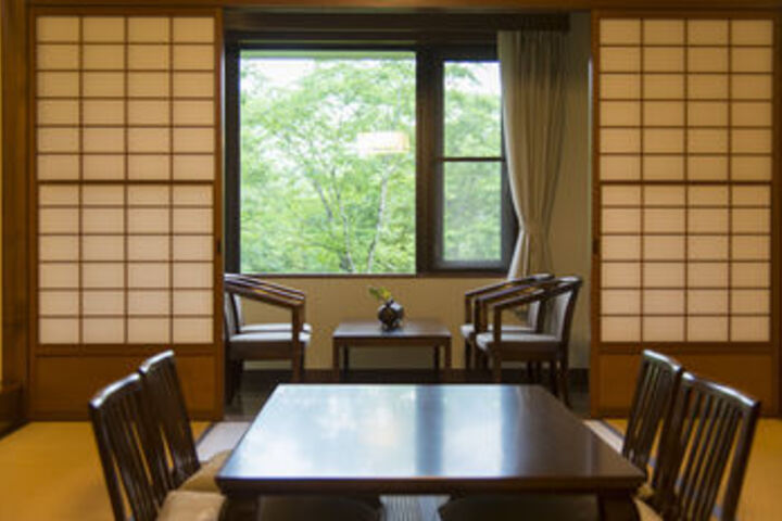 Dining 7 of 28