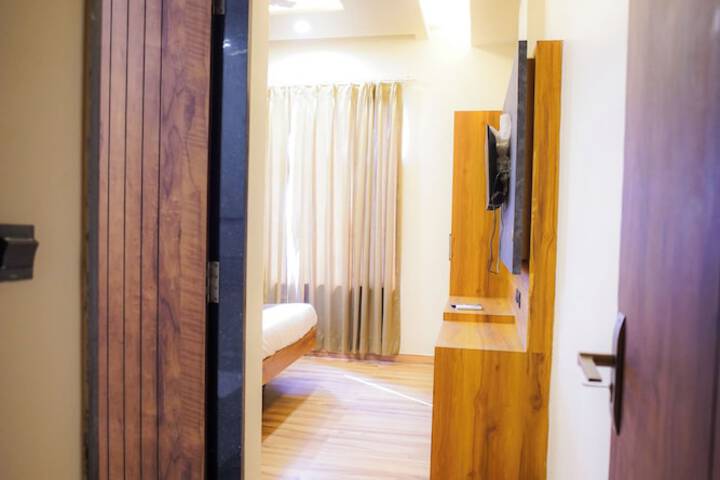 Room 3 of 18
