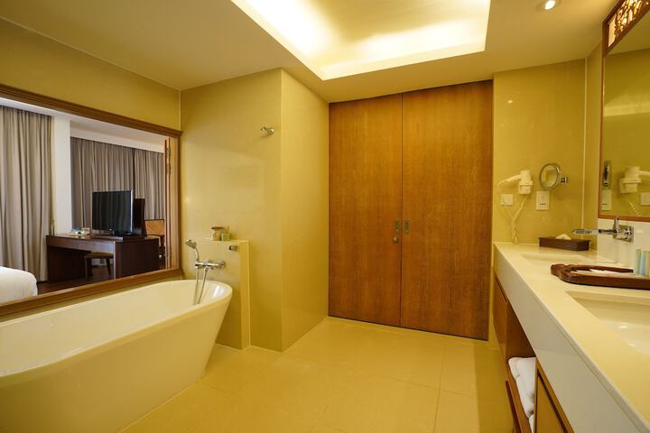 Room 33 of 135