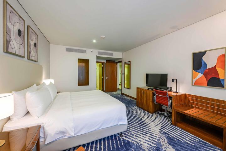 Room 32 of 106