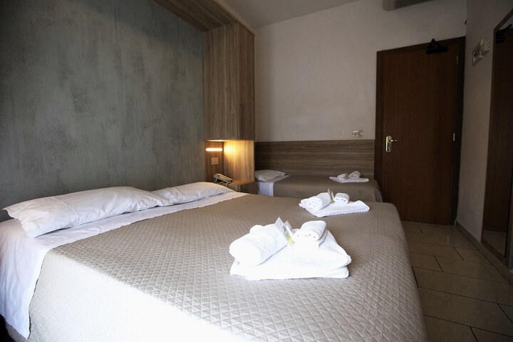 Room 8 of 28