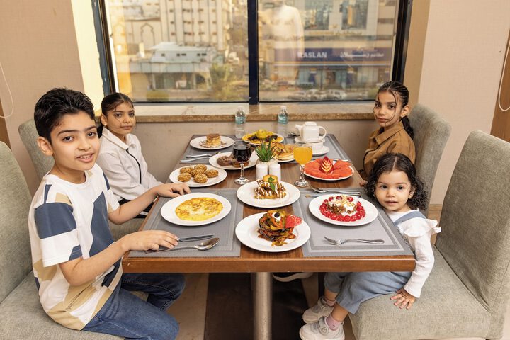 Dining 136 of 181