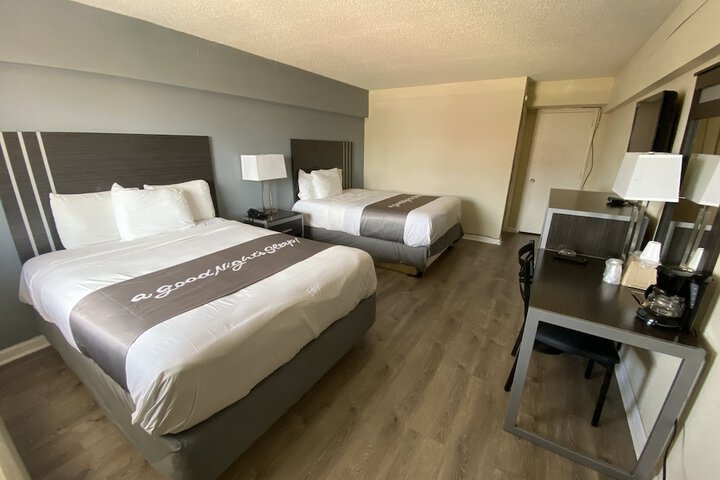 2 Queen Beds (40 of 41)