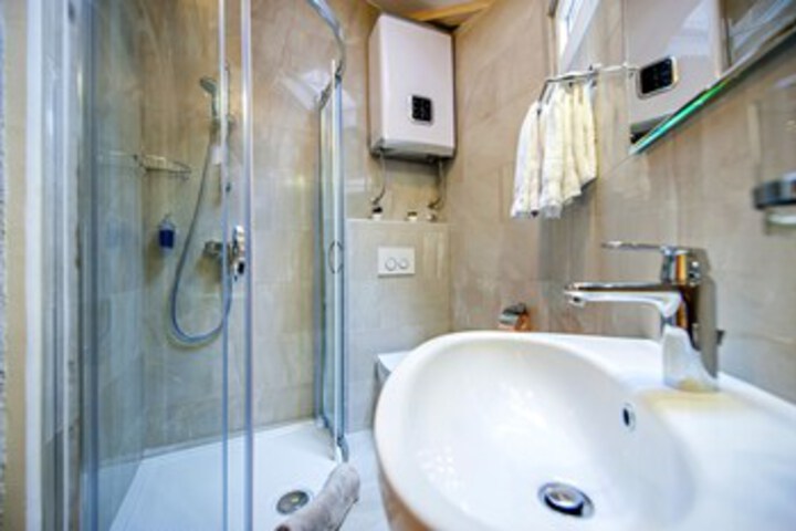 Room 52 of 306