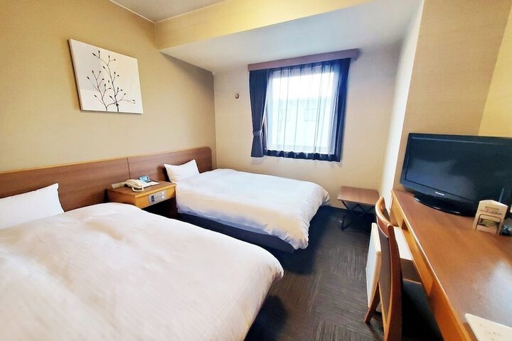 Room 6 of 24