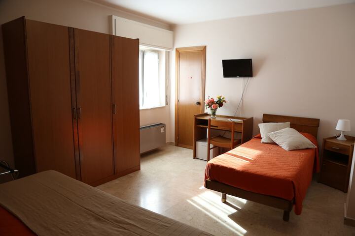 Room 9 of 30