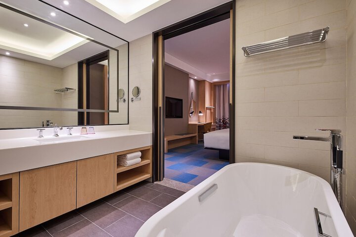 Room 19 of 38