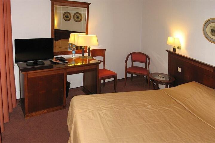 Room 16 of 63