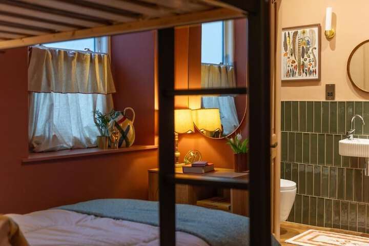 Room 44 of 104