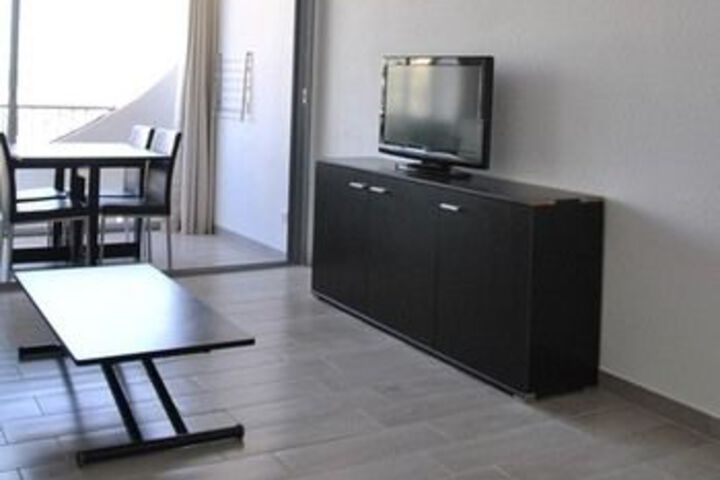 Lounge 6 of 13