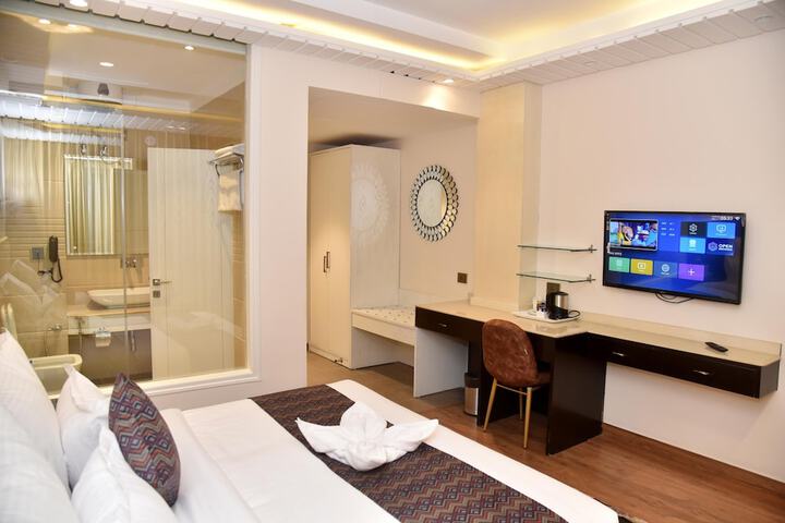 Room 8 of 17