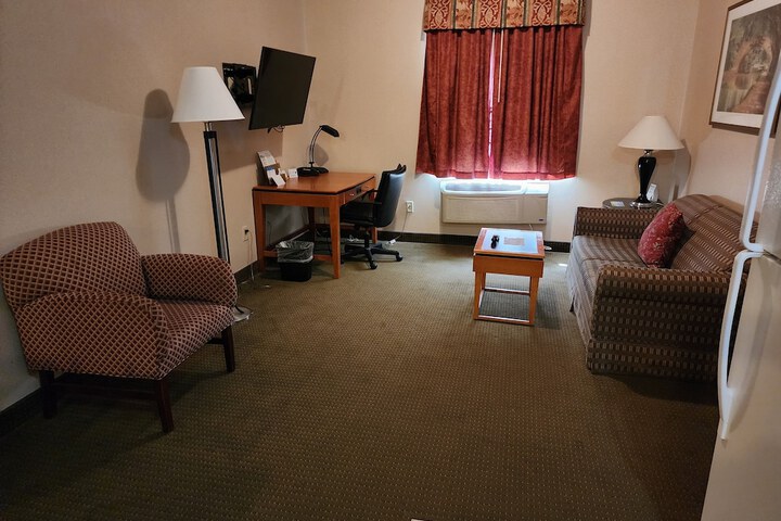 1 Queen Bed Suite (7 of 30)