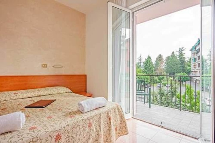 Room 12 of 61