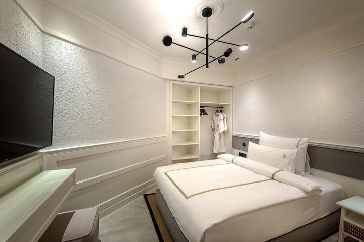 Room 17 of 261