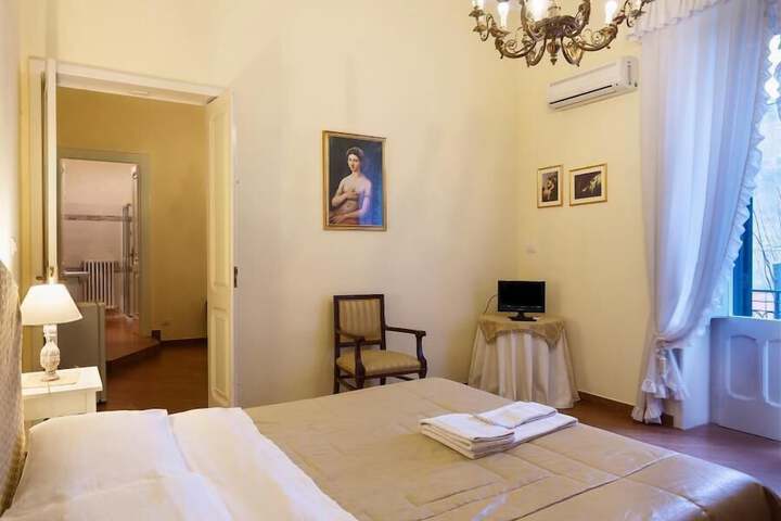Room 15 of 16
