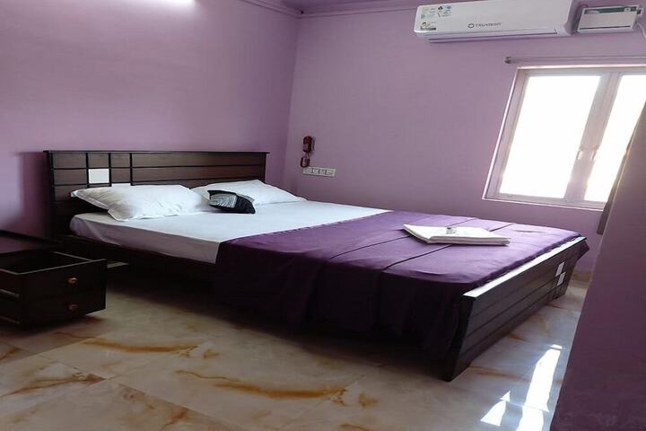Room 4 of 6