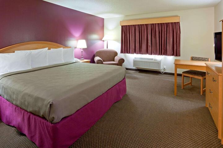 1 King Bed Deluxe Room (16 of 17)