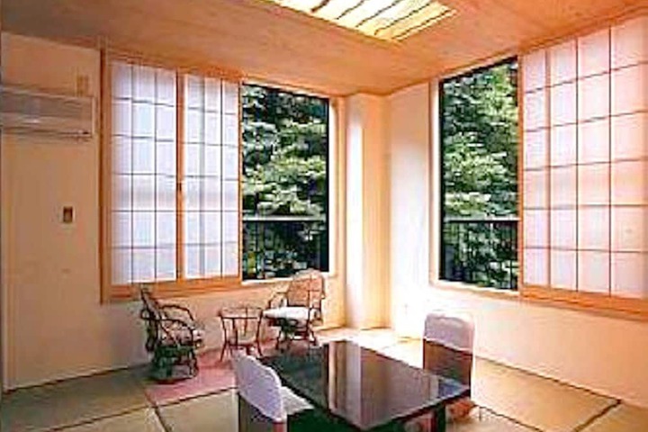 Room 8 of 27