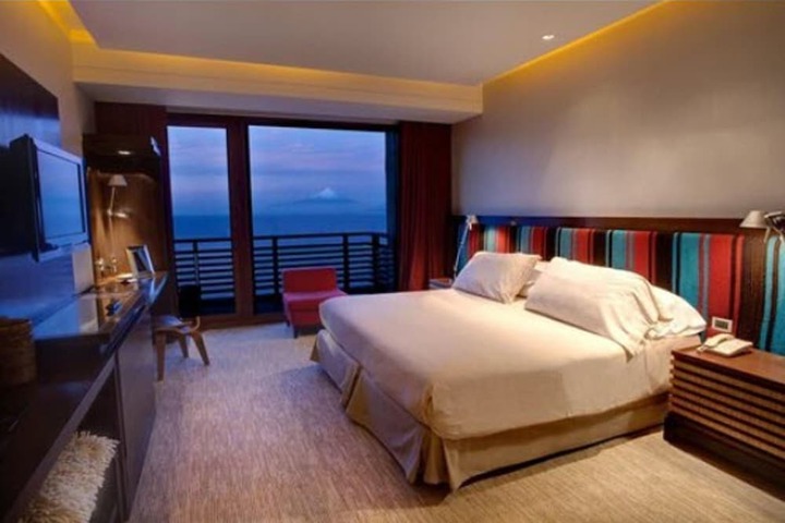 Room 10 of 29