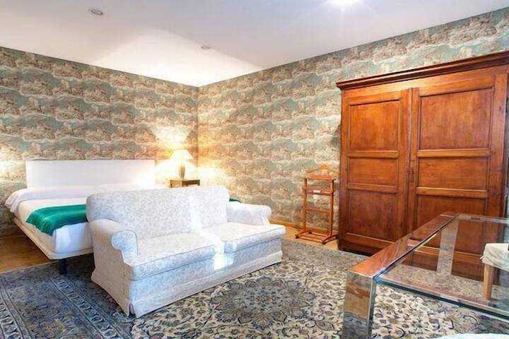 Room 2 of 90