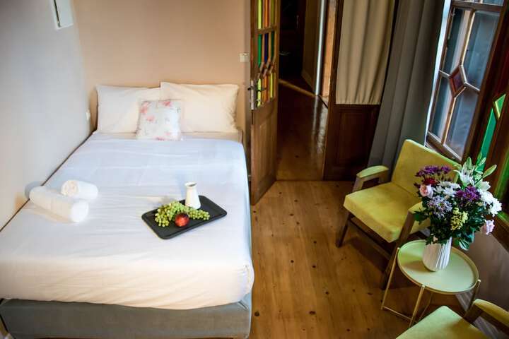Room 5 of 92