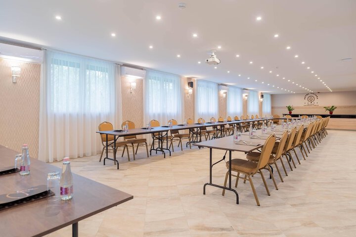 Business Center 86 of 108