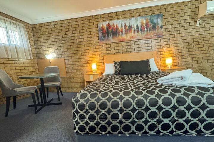 Room 12 of 32