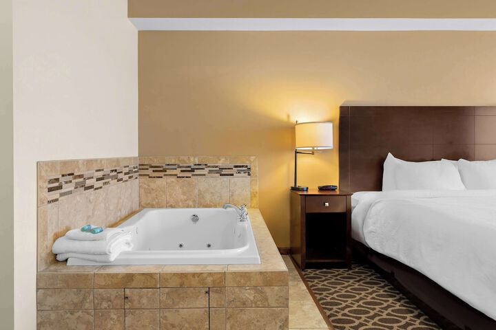 1 King Bed Introm Busns High Speed Iron Continental Breakfast (11 of 20)