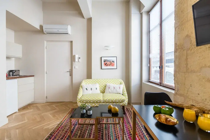 Room 4 of 12