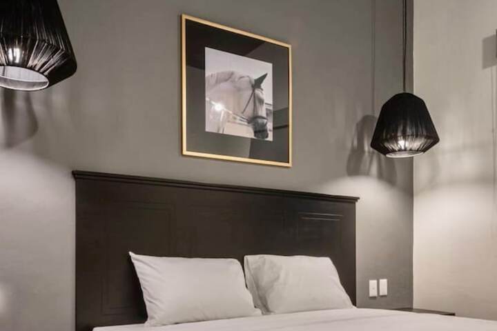 Room 10 of 16