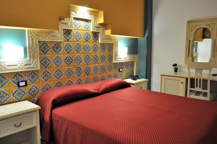 Room 12 of 40