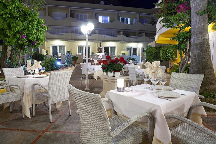 Dining 65 of 114