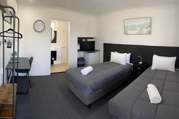 Room 5 of 32